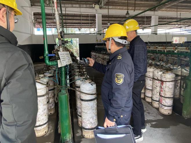 江阳区市场监管局开展危化品生产企业产品质量安全检查